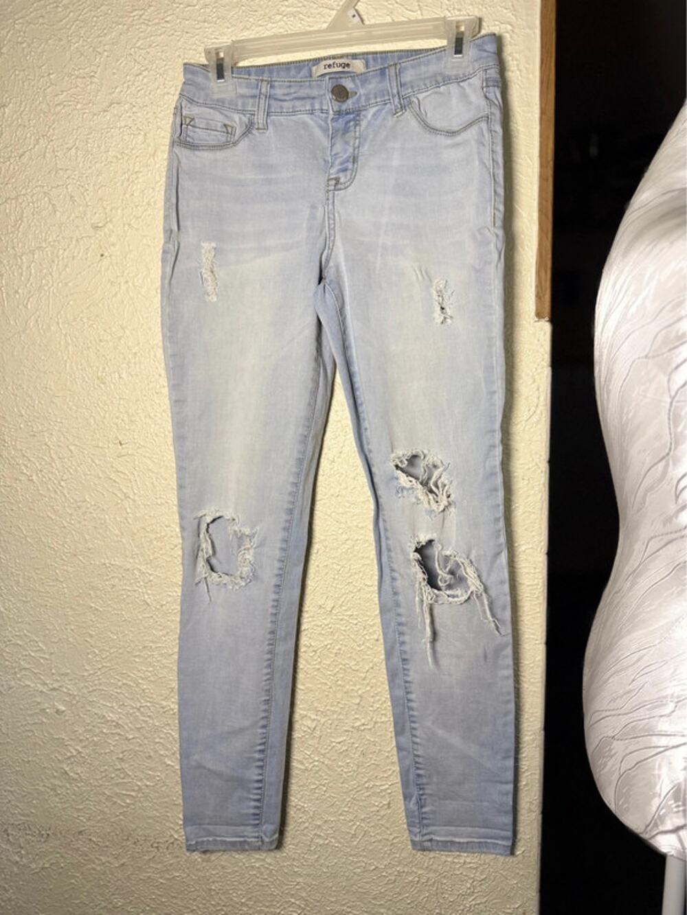 Refuge Light Wash Heavily Distressed Ripped Skinny Jeans Size 4